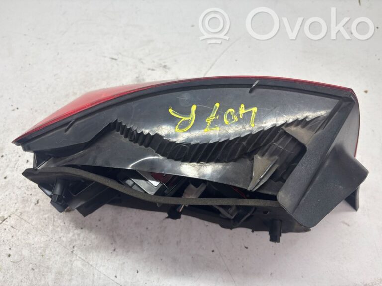 07c8b9e7d896753513e302eed52a178e-6cdcda8ff826265e5eb22e8264f7e402_rear_tail_lights