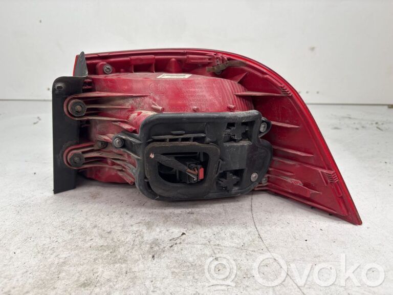 07cf4506af37f8b99446ab07ee8d0637-ac1d8eaff439819feabe870dde190498_rear_tail_lights