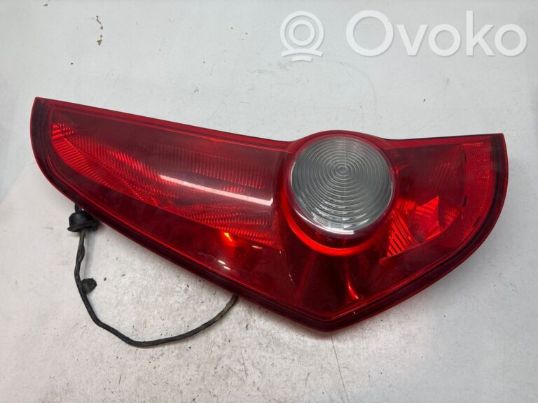 0854b8ad5530bf73c7d35332d2c4b4f2-de10ce11d8eb2187a38c6b86070277e1_rear_tail_lights