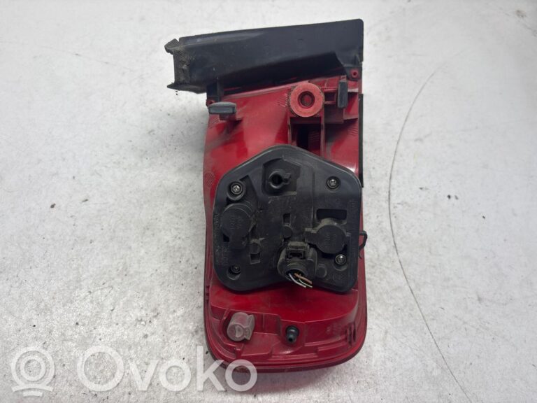 0941fd65109a85bdb8ae5a7833301afe-afa73ef2bcc87e7f5706950440f3e83b_rear_tail_lights