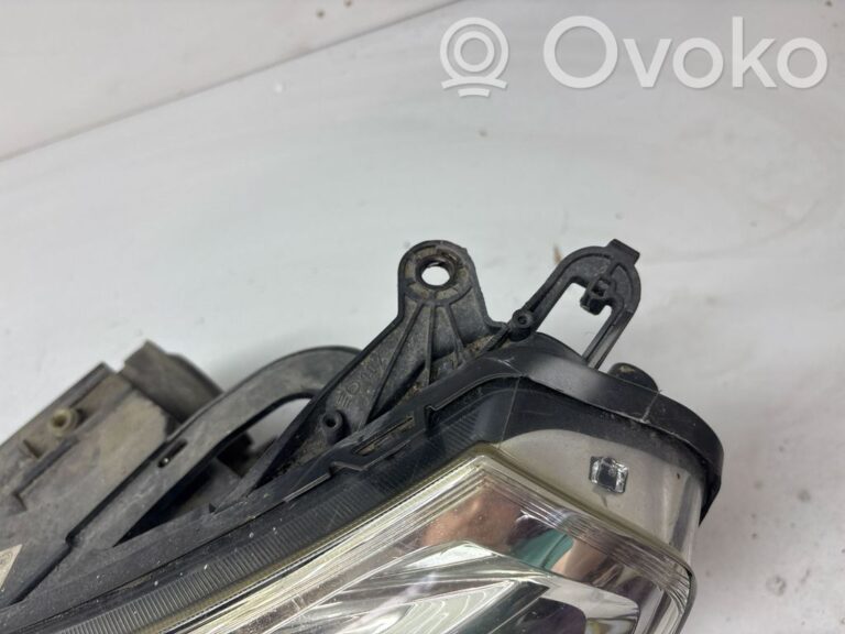 09ed8dfc1ceb4bed6aece41002d1306d-73793fb37a6448fd50cc92d509a38ef4_headlight_headlamp