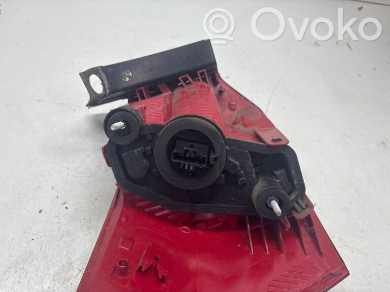 0a00b3139782abd486bd390e65d0ac49-4aeca141ecd48f4e983c3d1b8acbd52e_rear_tail_lights