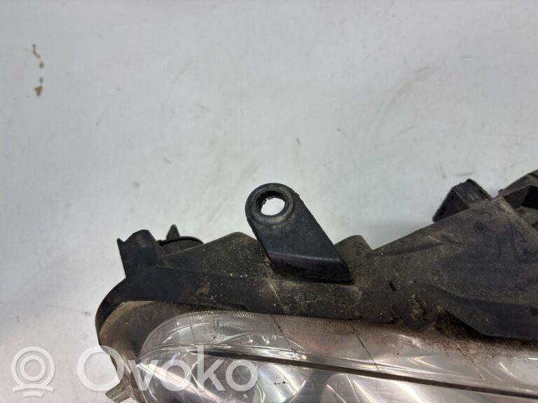 0a4ac5d219fea87f93526e14488354e2-39dbee65c4d6fd1aca8412f91e5393cd_headlight_headlamp