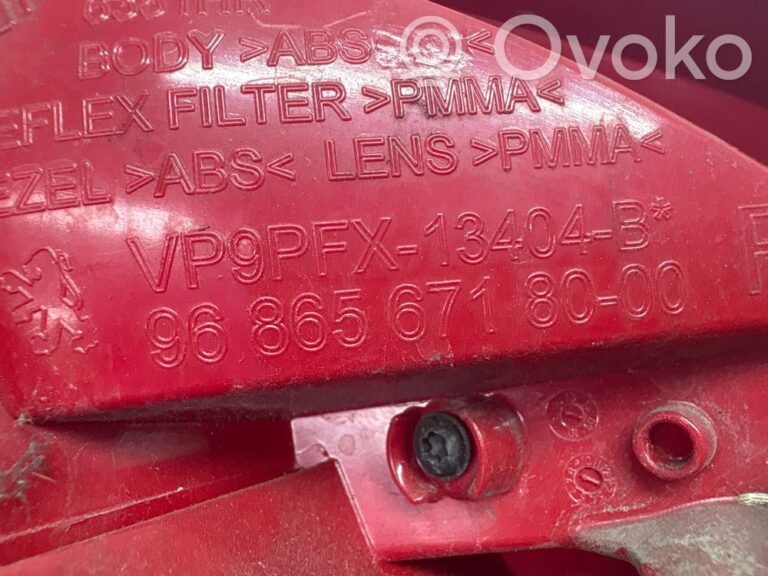 0ad32b950114502c3d9402eb7d808de2-8944a3cede12be5419320433d37cf899_rear_tail_lights