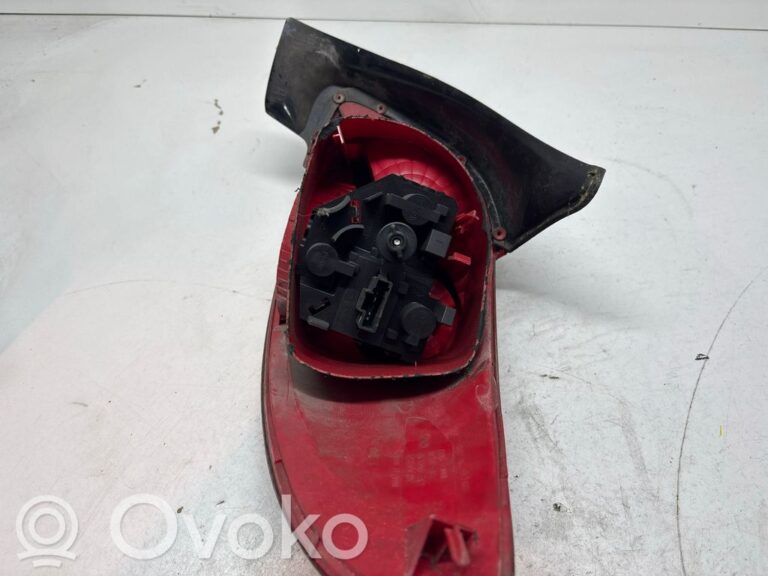 0bcf6bf3e62ee76f783a0396c574e23d-324a26bfb7f4aaa027f0ea7367e20d12_rear_tail_lights