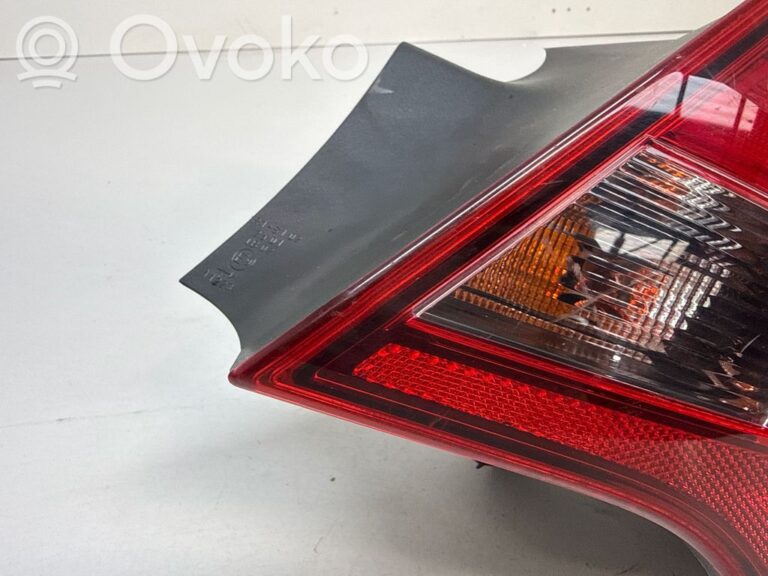 0c73f43363c49975c4e6ee45a50846ca-1e8df0f7c7183cfe13d42b5acd115f74_rear_tail_lights