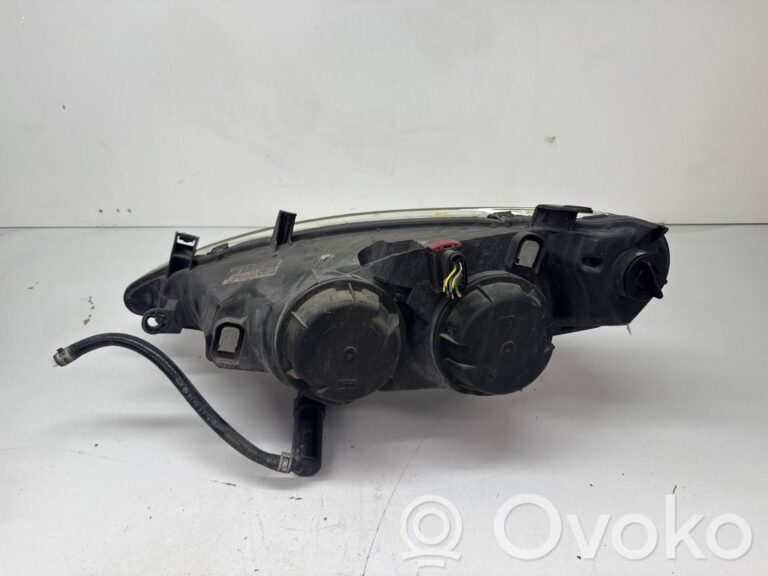 0c7887b9449798e2aeb896a2e7520176-e4e3323046c465c0ae7758143f6516b1_headlight_headlamp