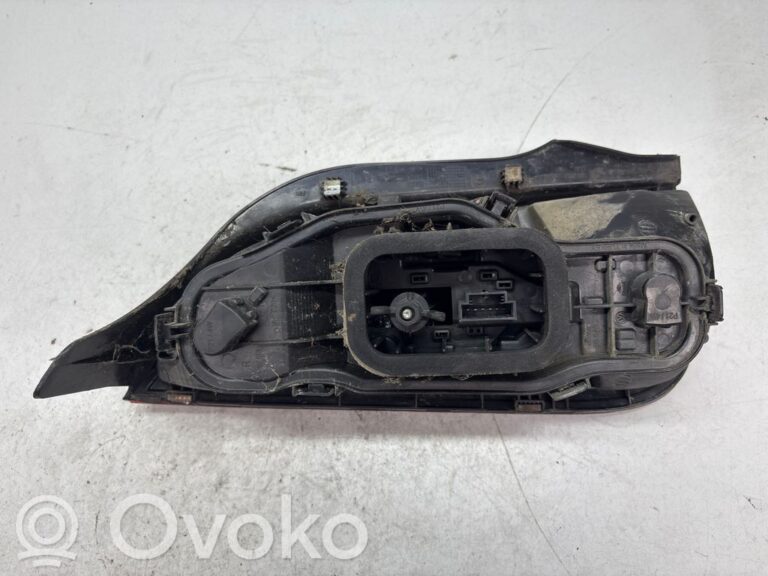 0d82189b3d46a51c803a63aeabe048df-52f467cac4fa9b8626a59ec30d57010d_rear_tail_lights