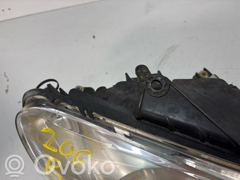 0dc87dfb4b0a3bef3680c6513d37c33a-0e1c30d79c9433fee0c08f2c4d5f8e44_headlight_headlamp