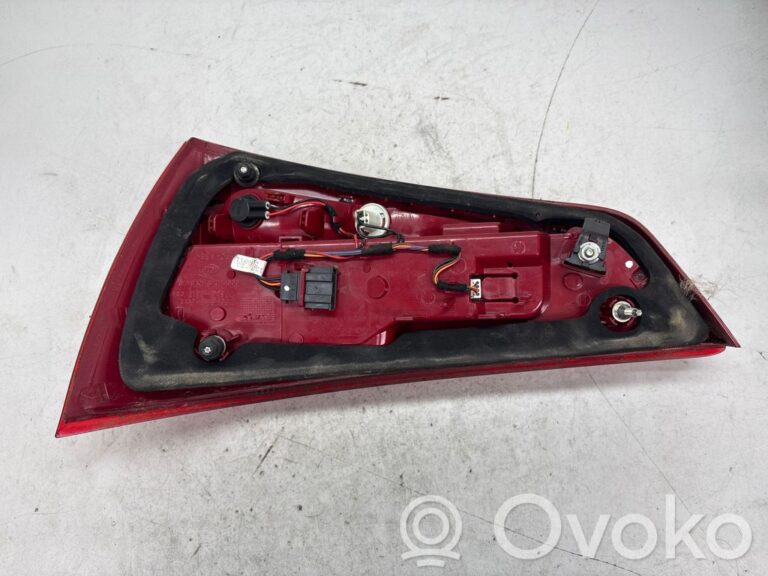 0e063f9e30d99ffdc0134cd4a0627fe9-2d9e7948e330b0581884b3822a253c1b_tailgate_rear_tail_lights