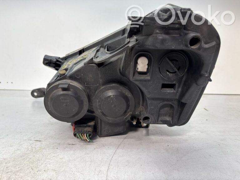 0e457bb47bd55320c814db22855ac53d-055344c517318a22f30af1e3ca1cf305_headlight_headlamp