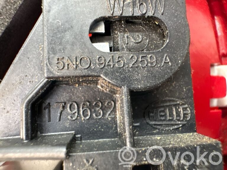 0f546b88d411c1f20123112cadc22c49-eb2a6d1525569144a78771a7b24e30eb_number_plate_light