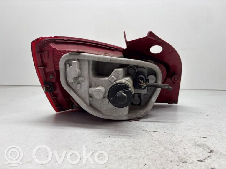 0f57332b270898fda65247407434fa7f-968287d90adc93618c6080cce1d57779_rear_tail_lights