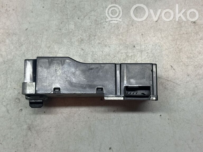 0fa0203459ca642a30b0042aaa7540db-c8f5ec74ab13a9e94e10d8e29b72fec5_steering_wheel_lock