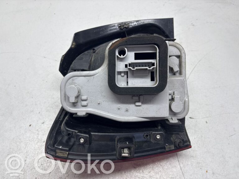 1021a40eda55f191e7fd1a9993c0982a-24e9ade1fc3672121689984561f893a5_rear_tail_lights