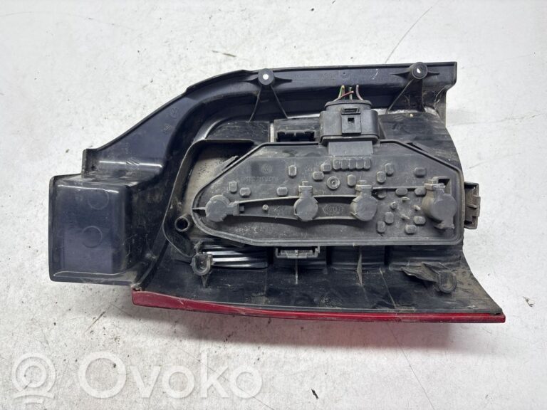 105c746307efb8e96c53807d2392af95-818cb261b341cf6f6d98a6d0a1bf3059_rear_tail_lights