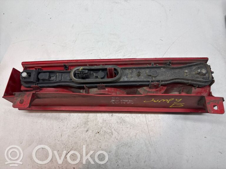 1061626e4039c88b2b820767617d5452-4ce7365a83fb9ad266009d05fd232c97_rear_tail_lights