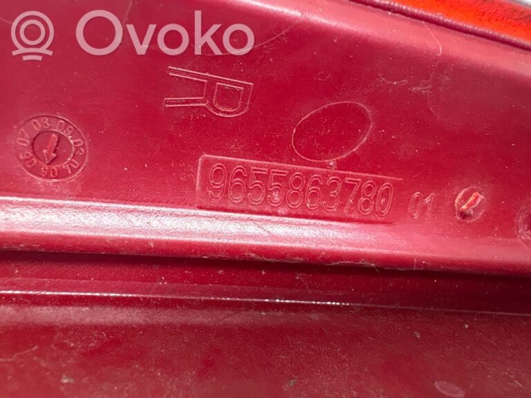 1066a541dc13f4a1056f679105a26a16-208ea081471594c59c647ab4a88d6ce9_rear_tail_lights