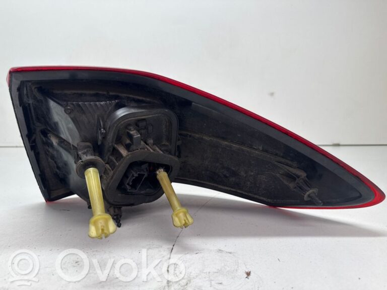 11ea04e30a70bcc467cf3ce73c34df48-462c37fdb073094f3885932497128a0a_rear_tail_lights