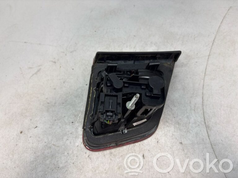 12ba18e80f8ba77402b65a2db190b69c-28ad34058af08053da353db1585d944d_rear_tail_lights