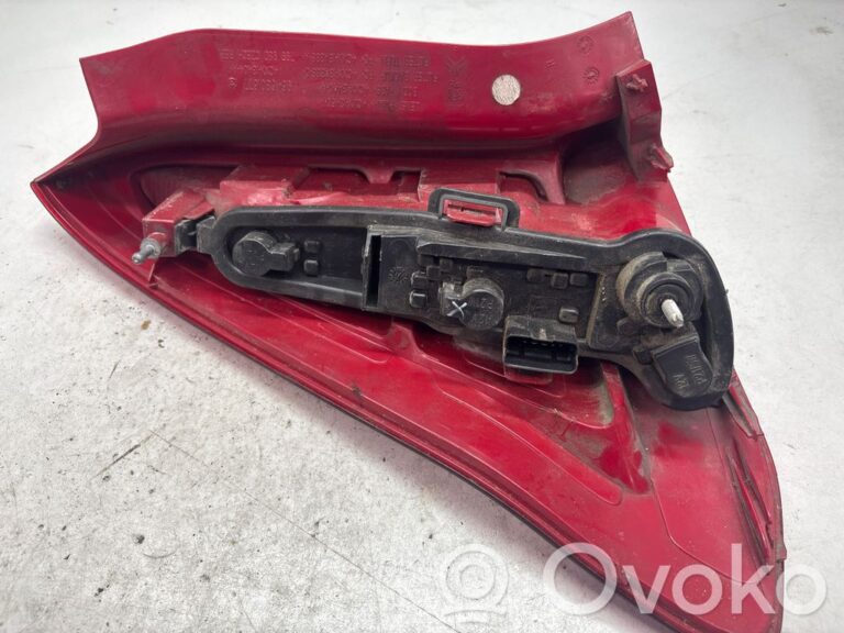 1380bf64ea6e1fd19ec5a27ddd0936a8-f935228ccb4d6d633b0596292267a31f_rear_tail_lights