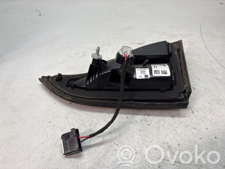 140c345c3646f9f96e7359a81c0409d0-9f3c2fe0a93c114f4c3b9d0083052783_rear_tail_lights