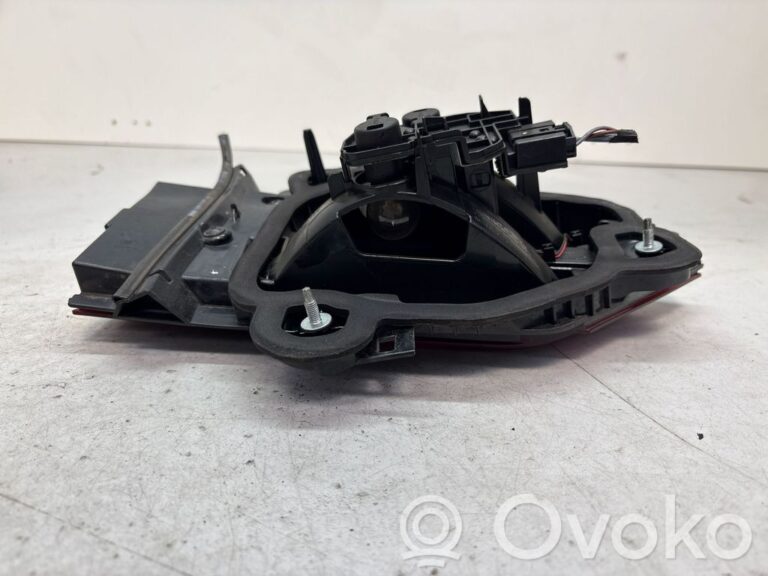 150818d7e52dac5f88b5bfac61b292ac-cfc9b856010ee2f5ddbe52ea8a4bc883_rear_tail_lights