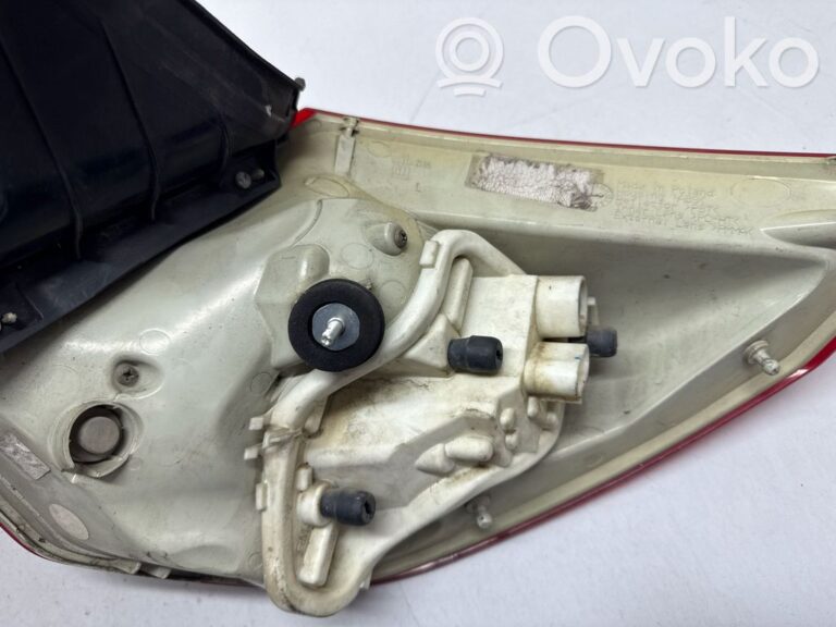 153069b2ded454339b990a33f8e9e511-b4092ef5245f35d2c143e905db99408e_rear_tail_lights