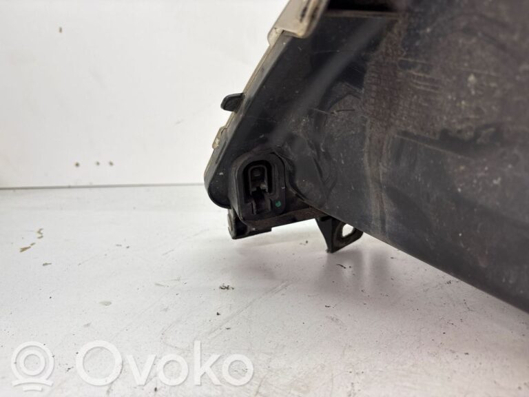 16a11f59d7c8e364ba0e2c5fbc670d68-2e2503c515e3d5b67e817ce0771037da_headlight_headlamp