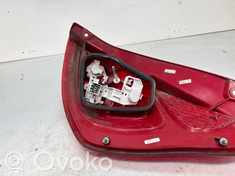 18a84d4f84c65cd5b78a8dfcec059174-ee6a69259c58fe89d94e8cc2e68fff8d_rear_tail_lights