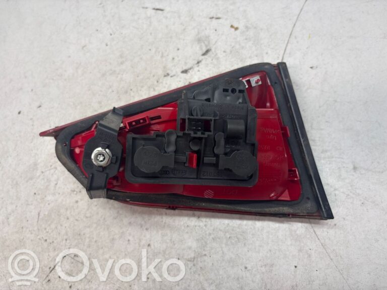 19f0ba15a50aecb52618fc7601520d1b-f00332c52d11de1f665f5e4114b4cabe_tailgate_rear_tail_lights