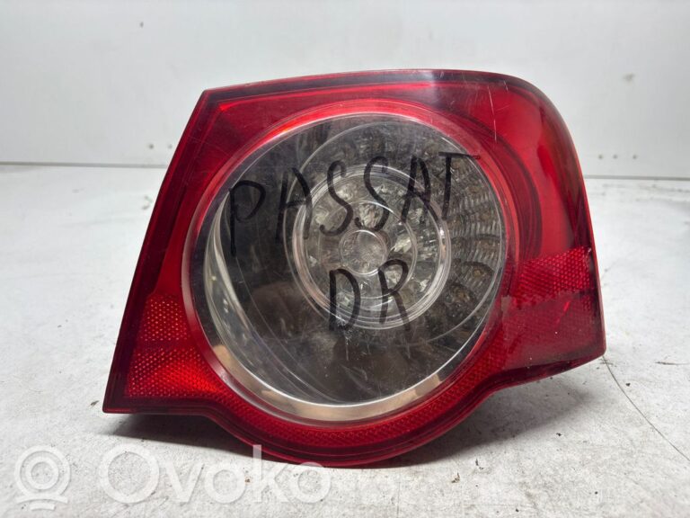 1aa57fc2c27125b557490b6a779d45d1-94f5e6994e048ebe6ac63af4918dda70_rear_tail_lights
