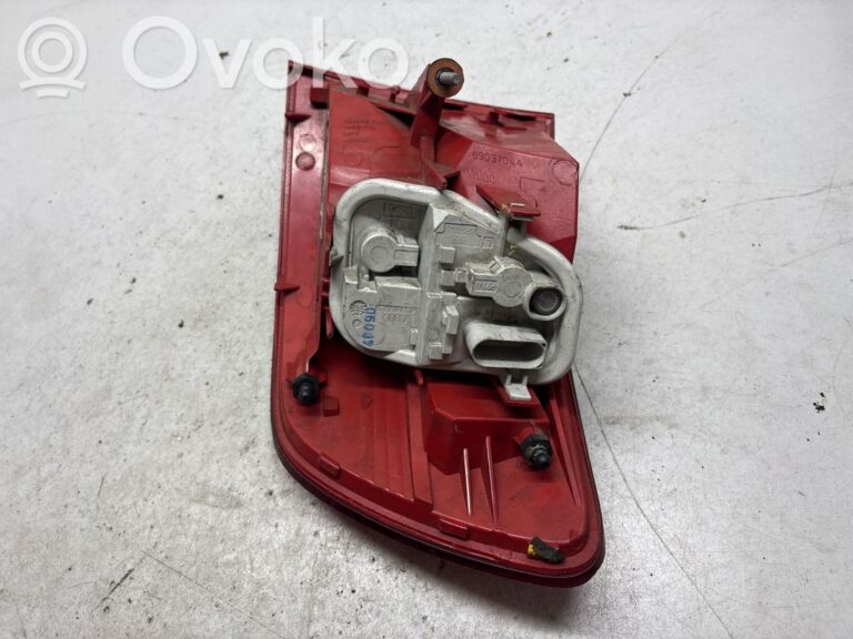 1ad46a24e9d15f520e5b90e3cedeecfc-226dd8924d8f46d08ce198c3641a961c_rear_tail_lights