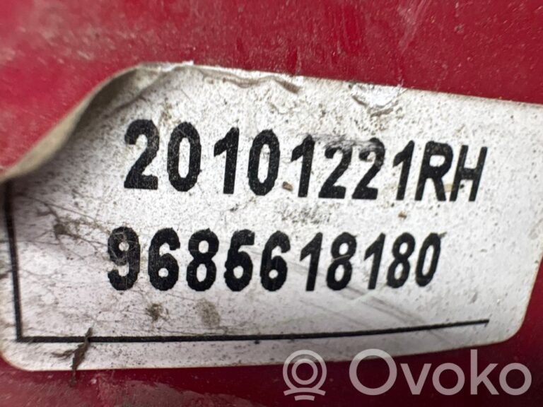 1b356ad71a118f657d6348cad46d33ff-03828580775c381890c56ef946d149e8_rear_tail_lights