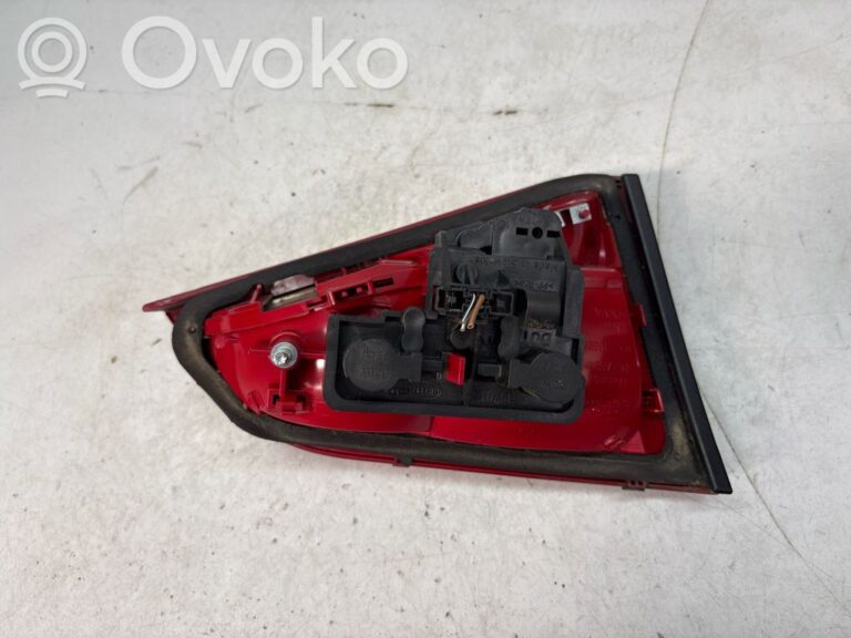 1b8e60a8a2645cb464f7e54a353090ae-a56c6c510fc978722db6d6b14b075d01_tailgate_rear_tail_lights