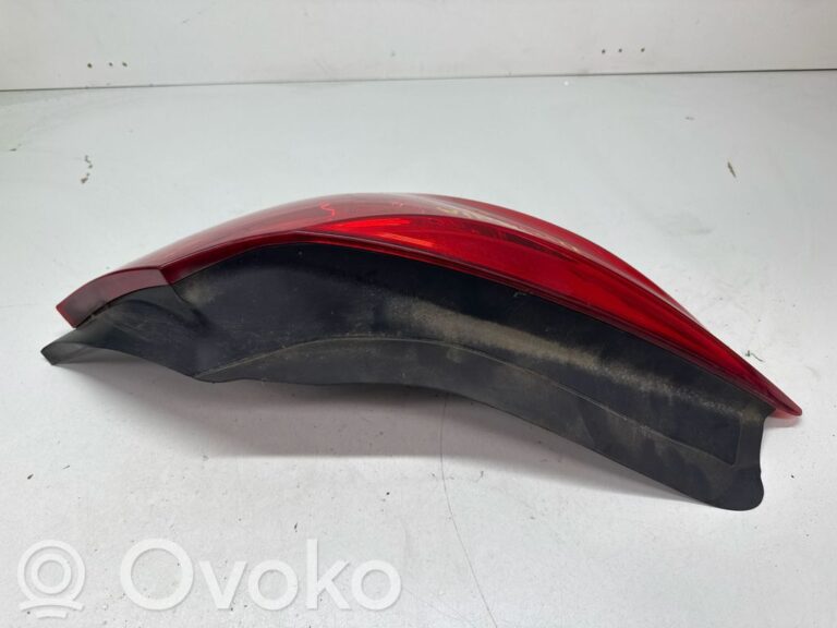 1baa665bdd0fc1b0777fa54caf406a1a-48d95c66ed55fbc69e8d755f0ed7f26c_rear_tail_lights
