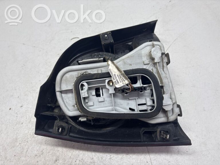 1c58630c24a8748f466755d992aa28f4-3ec4146f27cf5da2c725195f0f0e39e8_rear_tail_lights