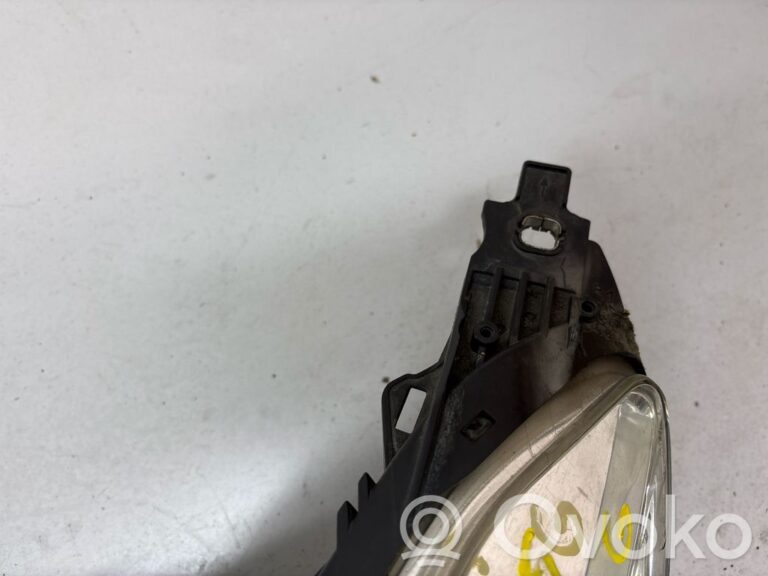 1d073f1c6f3fe9e5039b09c997c82d3b-2a38a957993d52db087a7833b9b4dc4c_headlight_headlamp