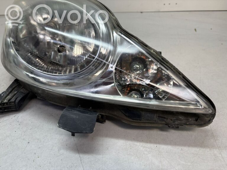 1dfeec9df05ad3ca20fdf37c517bc028-2f048505d3fd95b6ee105891816a3f6d_headlight_headlamp