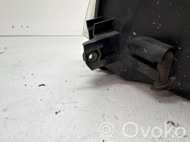 1e4d737842e956614d1772bd6696d276-157fe16e33574b6ed08b8ed097da168c_headlight_headlamp