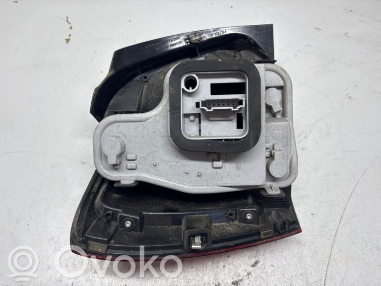 1e6c8ee8e80031206f919c3fc8647240-70a9d84b205d9372e779f1c99f607955_rear_tail_lights