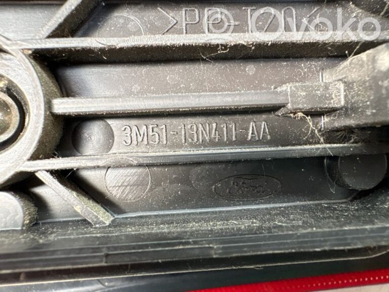 1ed58e12898ba10cc764e1711ef3d0e4-4fc6336f7c68772c976c142d8a441c9d_rear_tail_lights