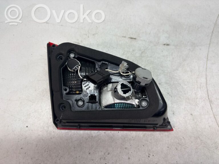 2077ec60c1a89a20bb25890e936dd899-8421b114e456a6b6ad9eb30b7931aef3_rear_tail_lights