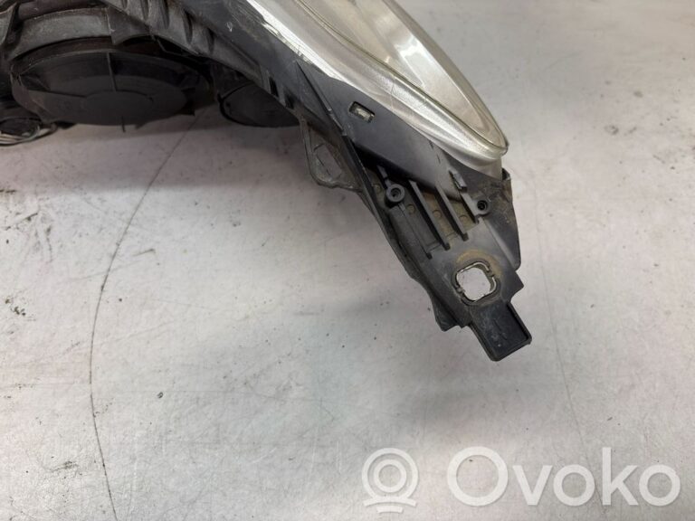 2137e259a86654fd5e0fef6a1e3452ee-53b841d850f1e2bdde93f32705547918_headlight_headlamp