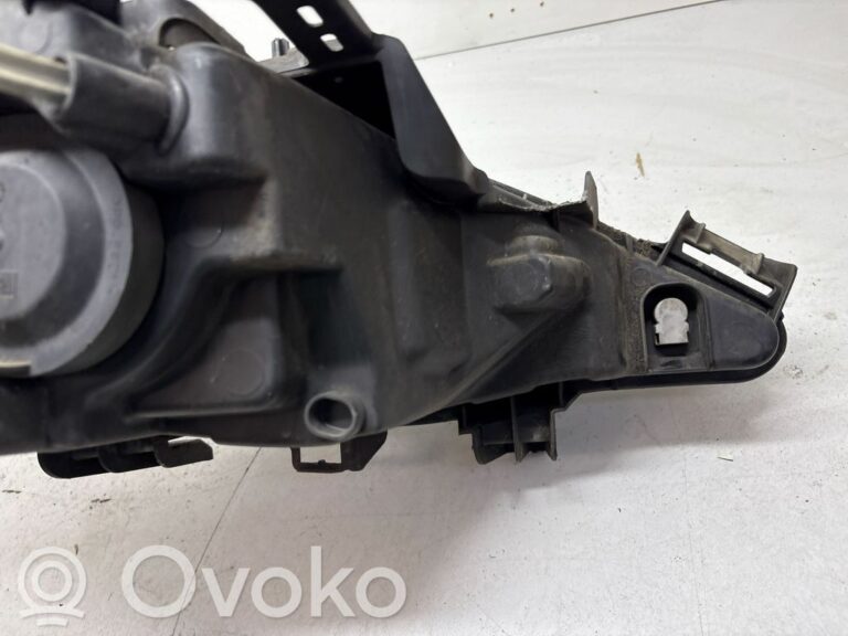 220779011c66e6fa71d2c54dfc9c95fc-dbc9f4e46b1b1f74832404f839a0d5bb_headlight_headlamp