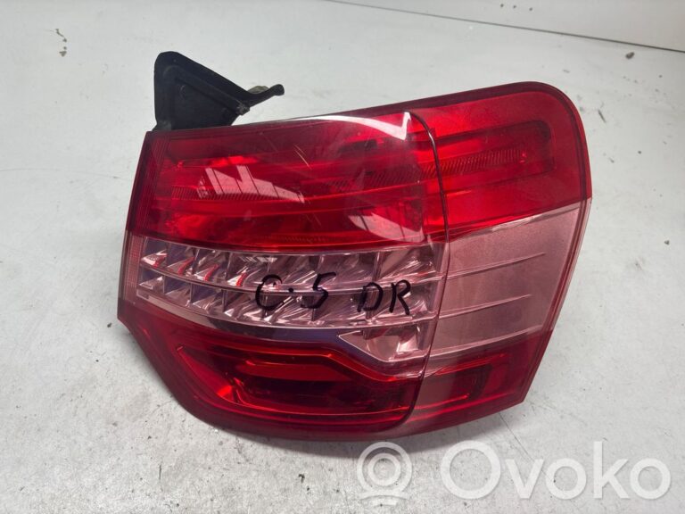 23e7878f6c4dcb0d9a279cb7913e437c-f49a98518b5a661b13e5cfb4529a1e15_rear_tail_lights