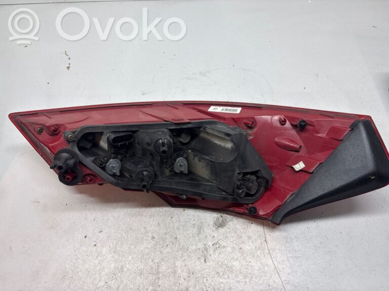 2405b204a4429800ed45ecd3f8582b07-1f18a7c9a63921ad4509e844731f8a33_rear_tail_lights