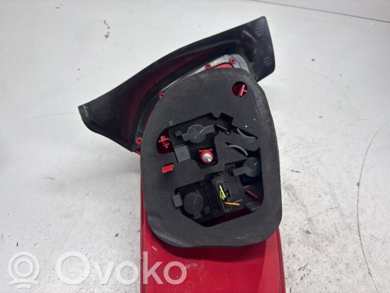24295eb203be2730f78d588c75516a5f-c7f6aca595b96feaf42957d648283427_rear_tail_lights