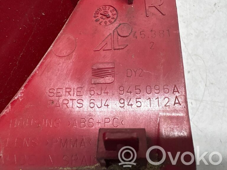 25661b43f0a8ee524580bdff996b4b7c-da2042ebd8ff41c6b2f35220cebf97d9_rear_tail_lights