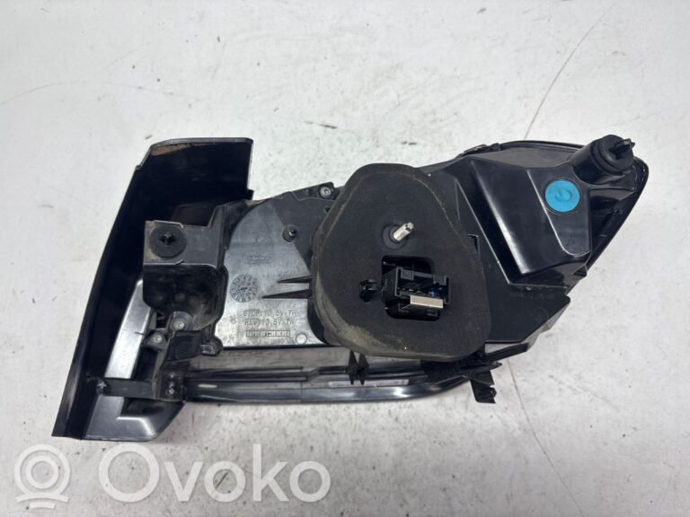 25ca5aa2c3f7206609d114a5330cf162-4796fd794a8f60421bb7aa86d9cc7c24_rear_tail_lights